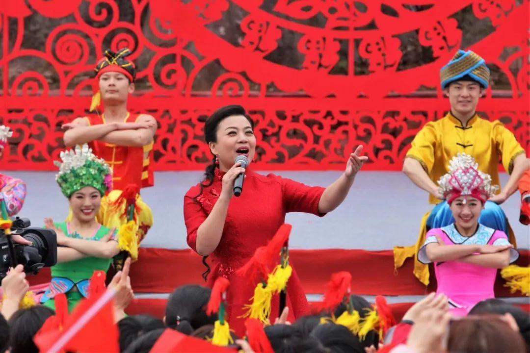 央视文化扶贫走进五峰:村里来了“大明星”