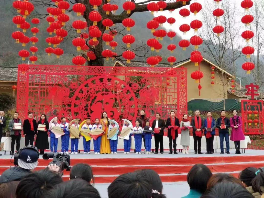 央视文化扶贫走进五峰:村里来了“大明星”