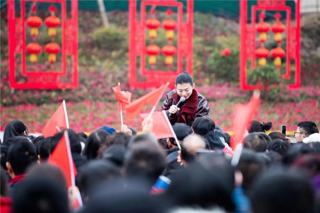 央视文化扶贫走进五峰:村里来了“大明星”
